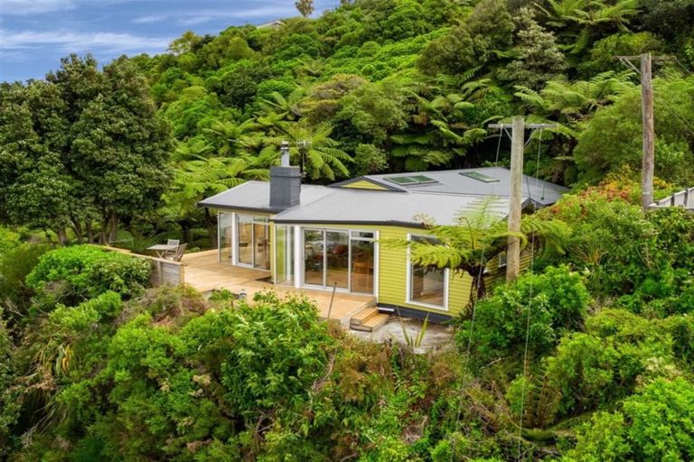 Photo of property in 19 London Road, Korokoro, Lower Hutt, 5012