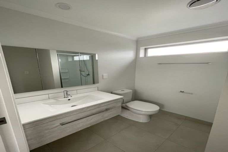 Photo of property in 28a Yeovil Road, Te Atatu Peninsula, Auckland, 0610