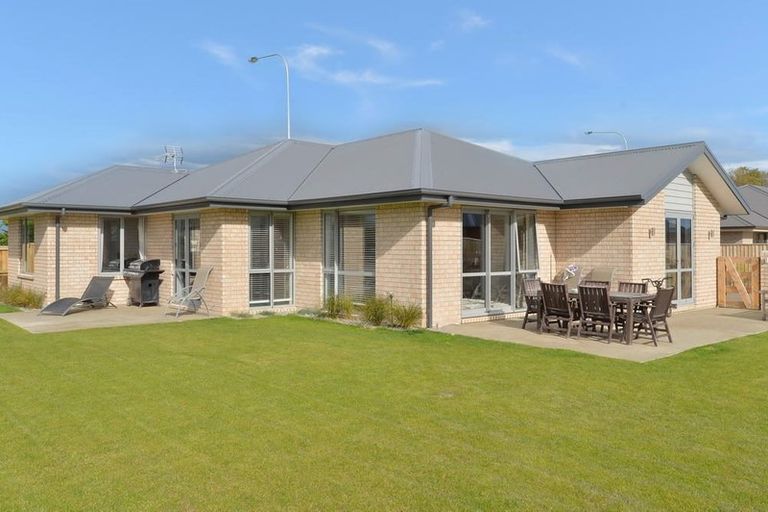 Photo of property in 4 Sequoia Way, Rangiora, 7400
