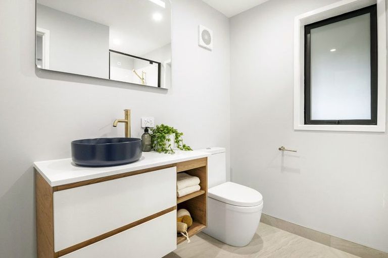 Photo of property in 5 Island Bay Road, Beach Haven, Auckland, 0626