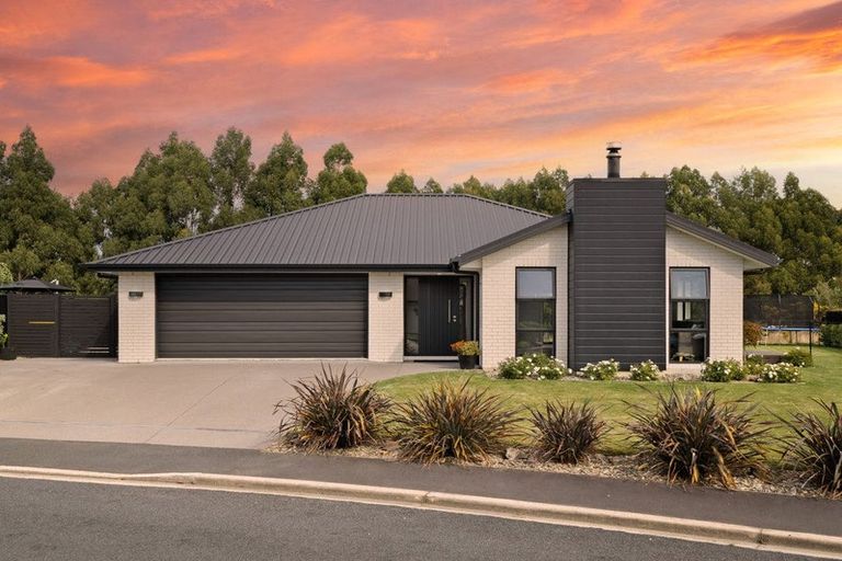 Photo of property in 9 Tate Crescent, Green Island, Dunedin, 9018