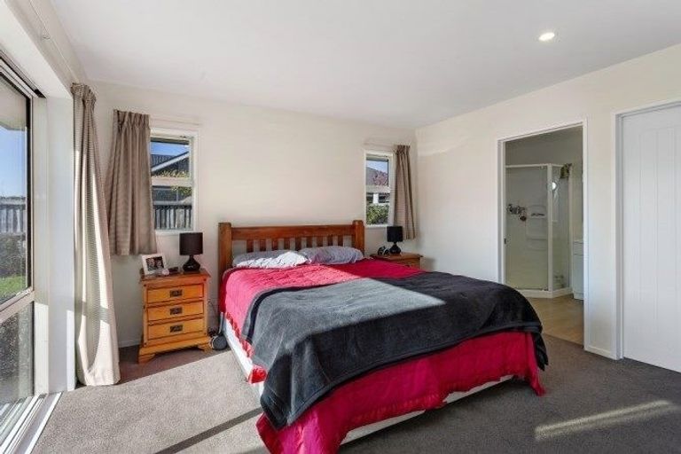 Photo of property in 40 Huntingdon Drive, Rangiora, 7400