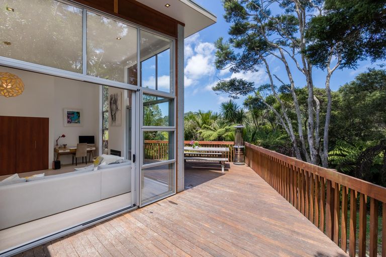 Photo of property in 39 Warner Park Avenue, Laingholm, Auckland, 0604