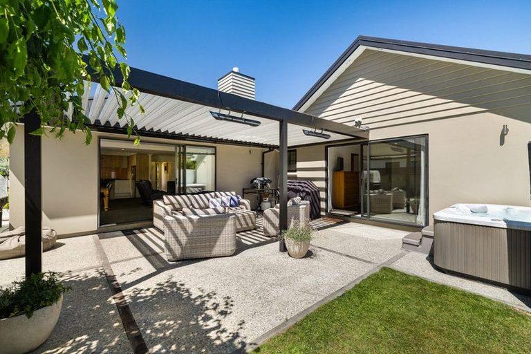 Photo of property in 11 Bridesdale Drive, Lake Hayes, Queenstown, 9304