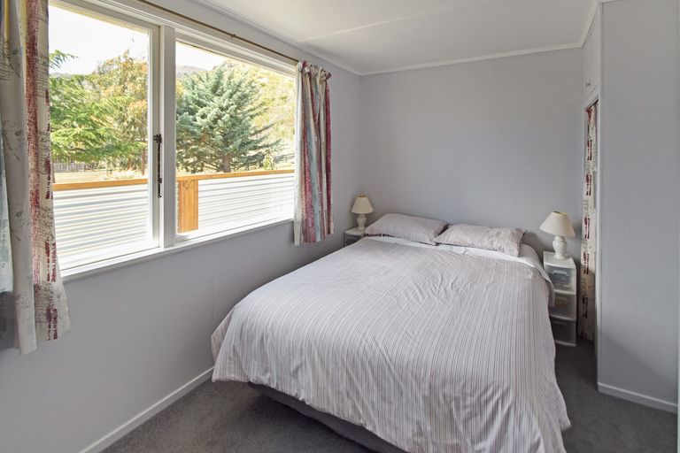 Photo of property in 4 Black Peak Road, Omarama, 9412