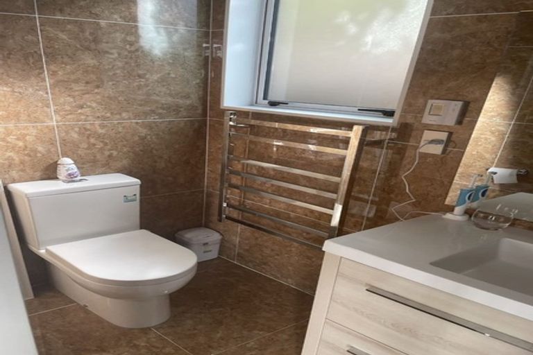 Photo of property in 3 Younger Lane, Massey, Auckland, 0614