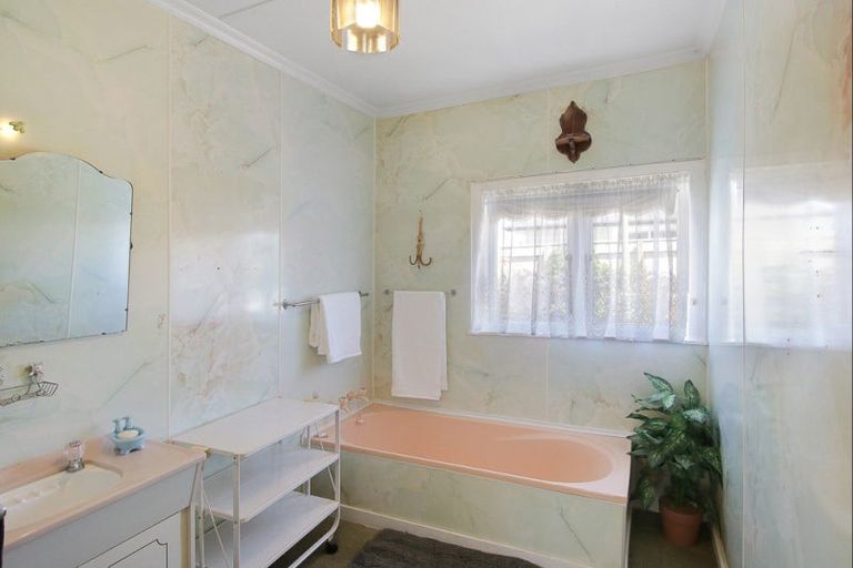 Photo of property in 16 Seabury Avenue, Foxton Beach, Foxton, 4815