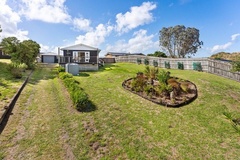 Photo of property in 60 Sarah Street, Waikawa Beach, Levin, 5573