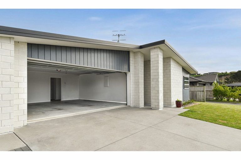 Photo of property in 57 Awataha Crescent, Pyes Pa, Tauranga, 3110