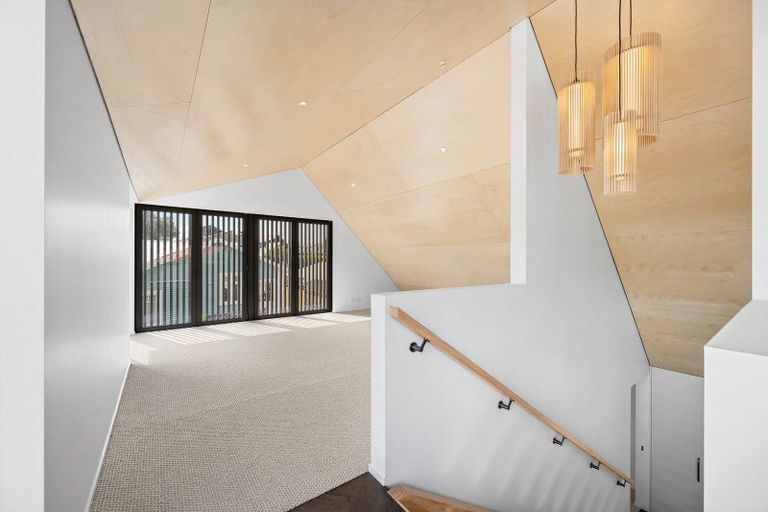 Photo of property in 45a Pukatea Street, Eastbourne, Lower Hutt, 5013