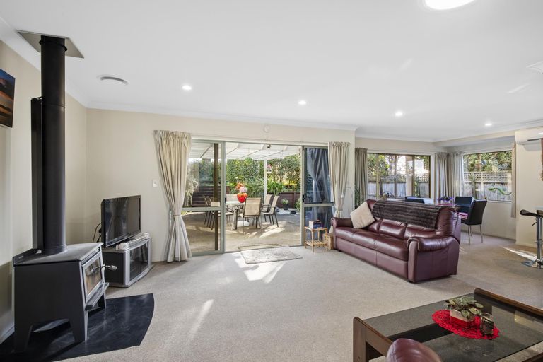 Photo of property in 65 The Glade South, Pukekohe, 2120