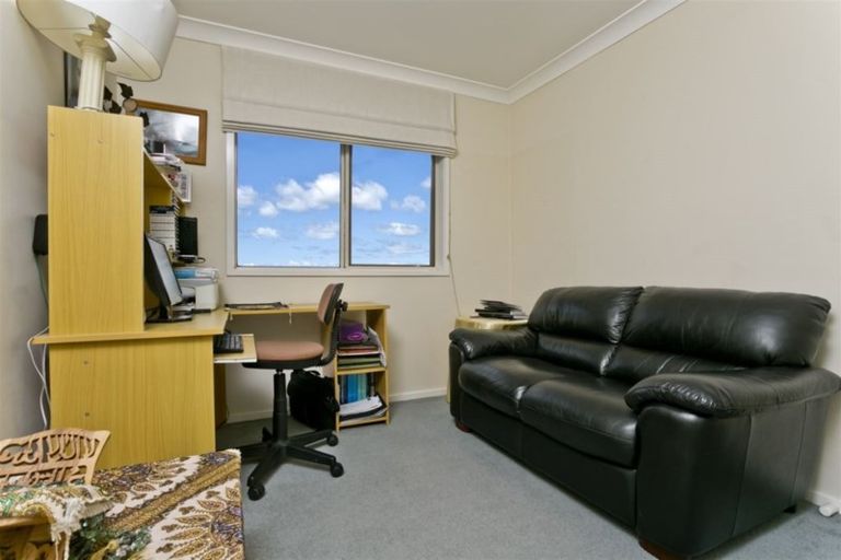 Photo of property in 39 Bluebird Crescent, Unsworth Heights, Auckland, 0632