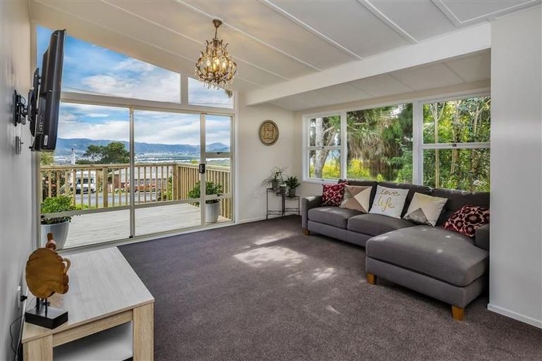 Photo of property in 102 Old Onerahi Road, Onerahi, Whangarei, 0110