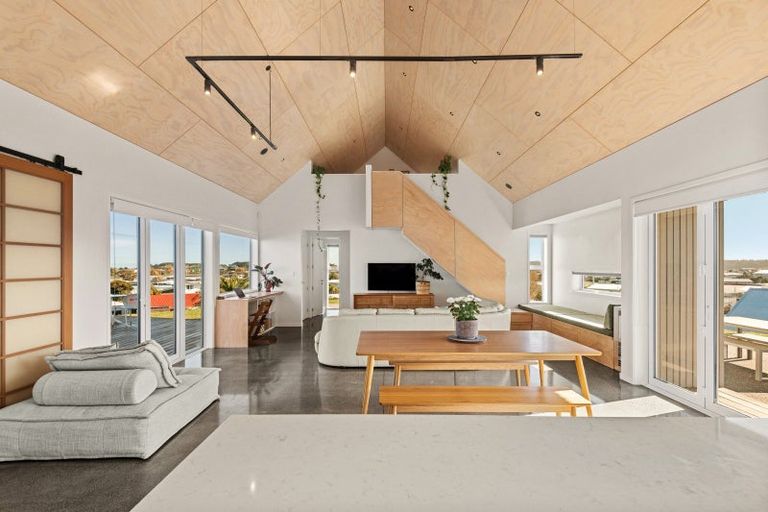 Photo of property in 2 Rangeview Rise, Foxton Beach, Foxton, 4815