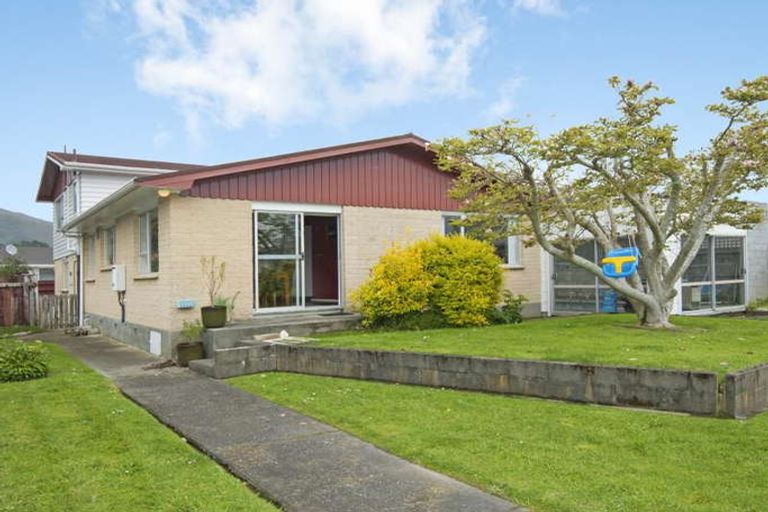 Photo of property in 12 Heather Grove, Fairfield, Lower Hutt, 5011