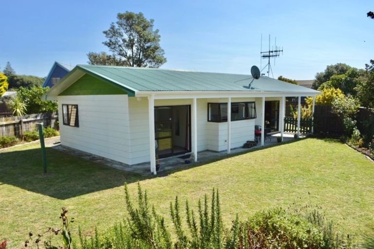 Photo of property in 30 Simcox Street, Otaki Beach, Otaki, 5512