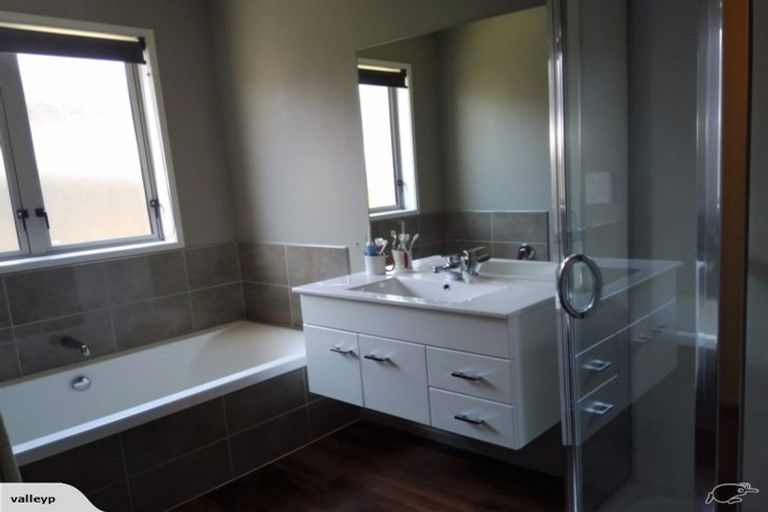 Photo of property in 19 Karoola Place, Havelock North, 4130