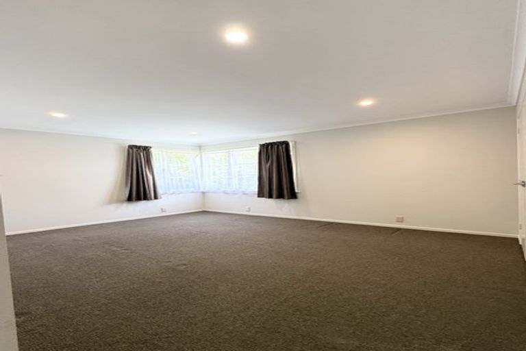Photo of property in 25 Kereru Street, Henderson, Auckland, 0612