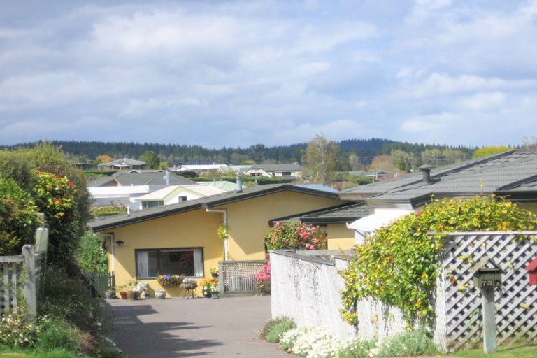 Photo of property in 2/73 Harvey Street, Waipahihi, Taupo, 3330
