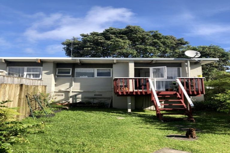 Photo of property in 1/1 Corrella Road, Belmont, Auckland, 0622