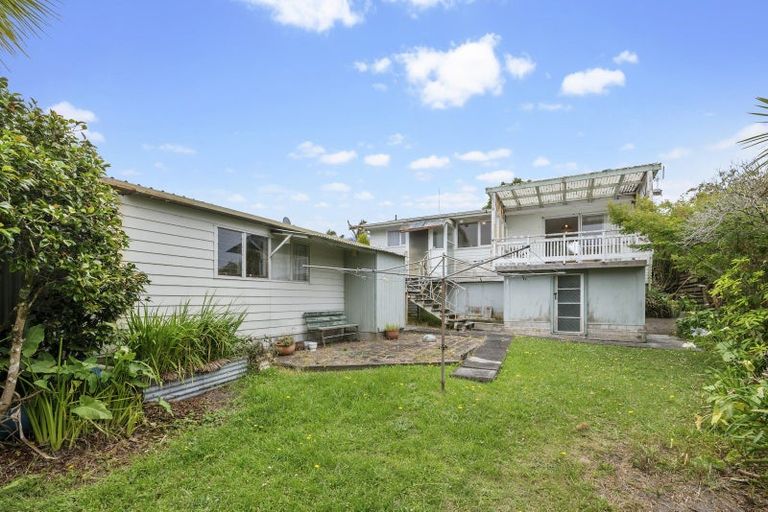 Photo of property in 11 Albatross Road, Red Beach, 0932
