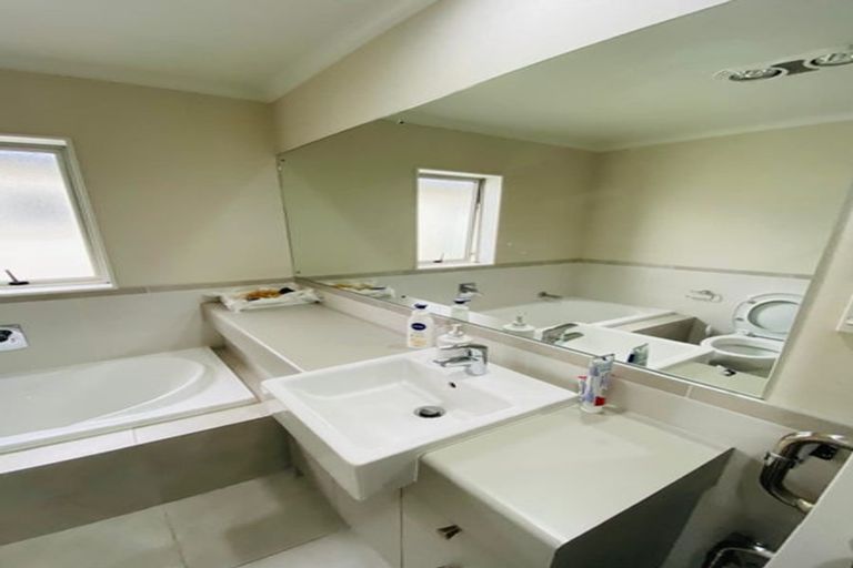 Photo of property in 94 Flat Bush School Road, Flat Bush, Auckland, 2019