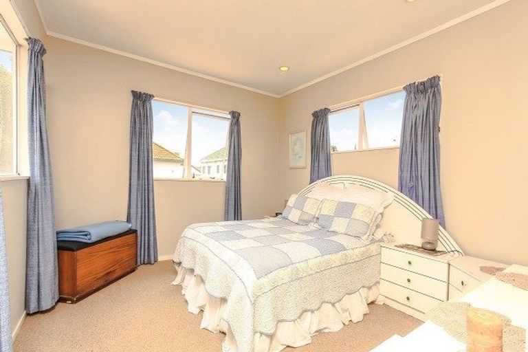 Photo of property in 2/49 Fortunes Road, Half Moon Bay, Auckland, 2012