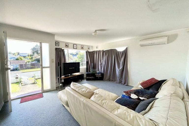 Photo of property in 2/49 Zita Maria Drive, Massey, Auckland, 0614
