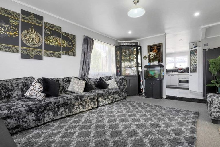 Photo of property in 311 Roscommon Road, Clendon Park, Auckland, 2103