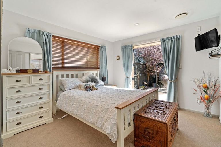 Photo of property in 1 Edgewater Lane, Halswell, Christchurch, 8025
