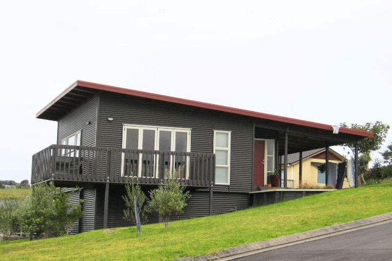Photo of property in 9 Empressa Heights, Helensville, 0800