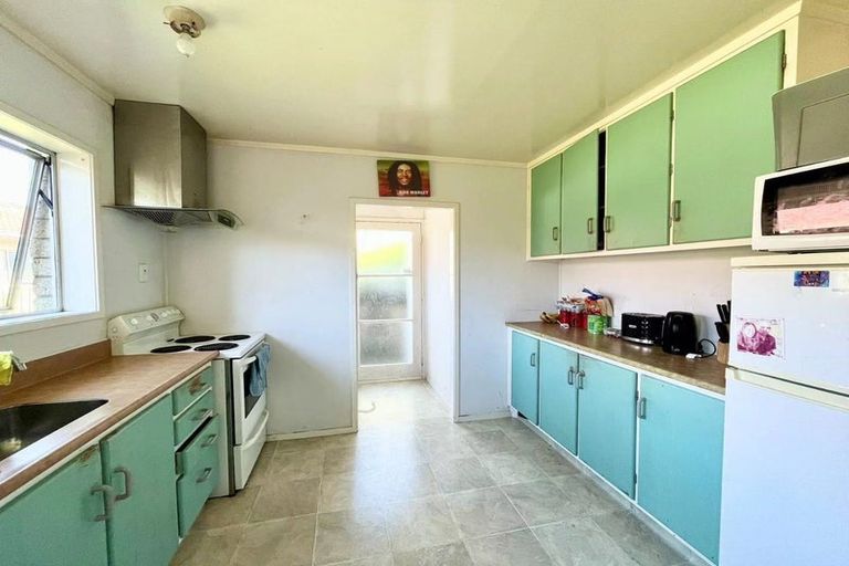 Photo of property in 2/49 Zita Maria Drive, Massey, Auckland, 0614