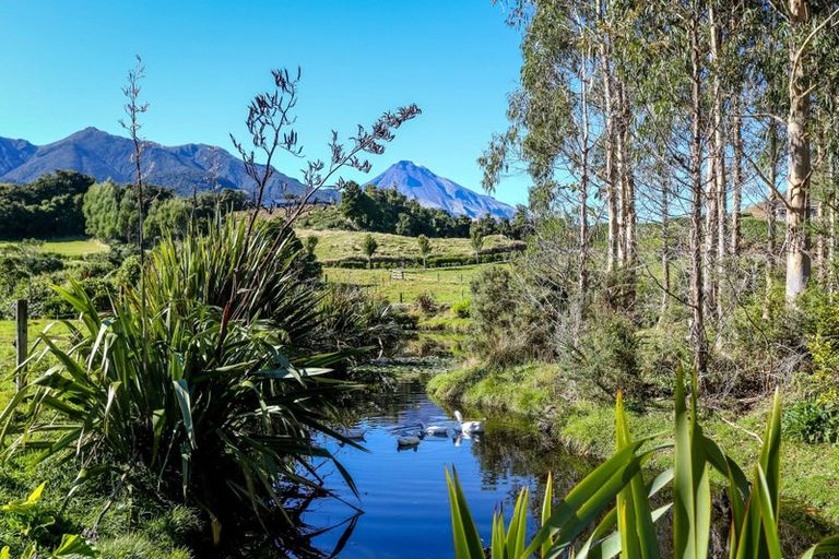 Photo of property in 828 Dover Road, Okato, New Plymouth, 4374