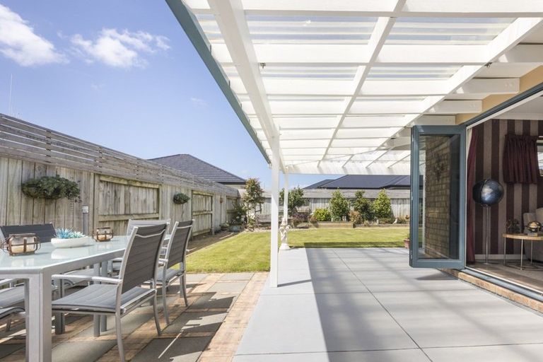 Photo of property in 29 Chestnut Close, Kelvin Grove, Palmerston North, 4414