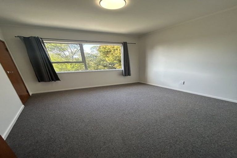 Photo of property in 19 South Lynn Road, Titirangi, Auckland, 0604
