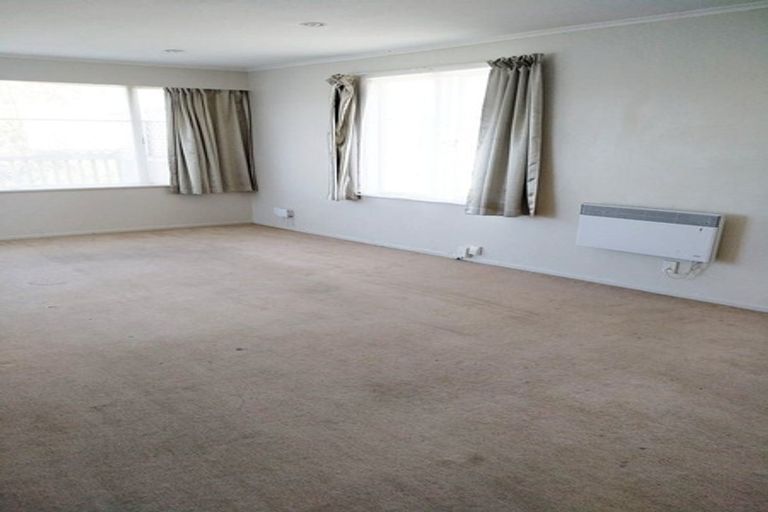 Photo of property in 20a Roberts Road, Te Atatu South, Auckland, 0610