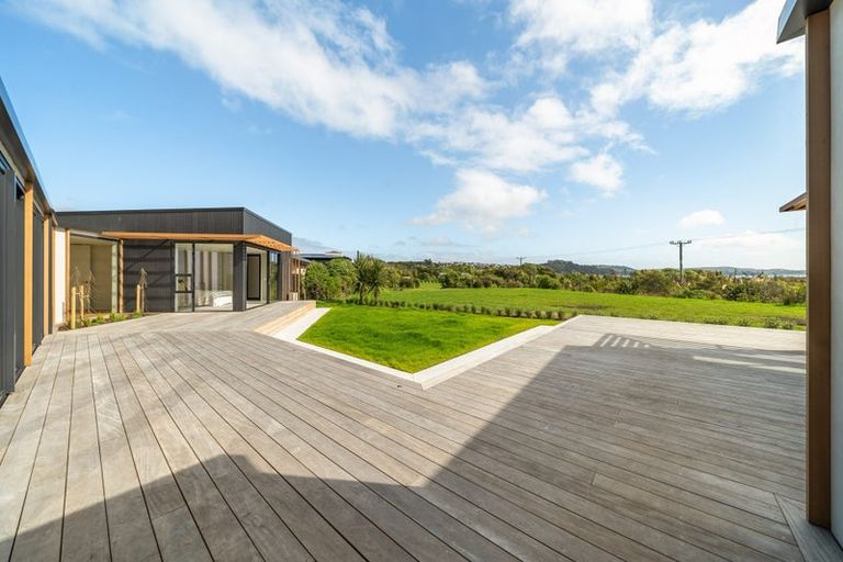 Photo of property in 43 Paekakariki Hill Road, Pauatahanui, Porirua, 5381
