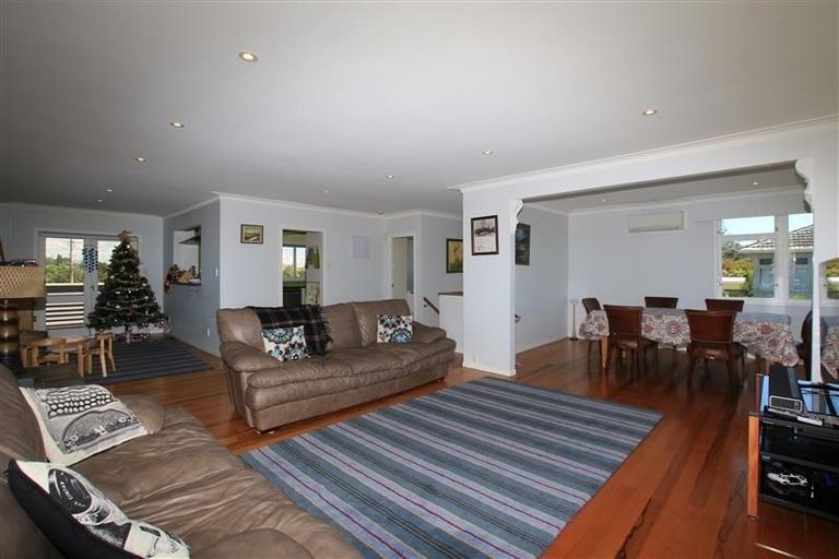 Photo of property in 71 Aberdeen Road, Castor Bay, Auckland, 0620