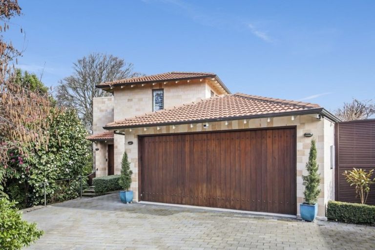 Photo of property in 30 Makora Street, Fendalton, Christchurch, 8041