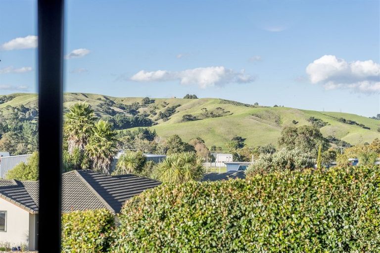 Photo of property in 80 Cabeleigh Drive, Helensville, 0800