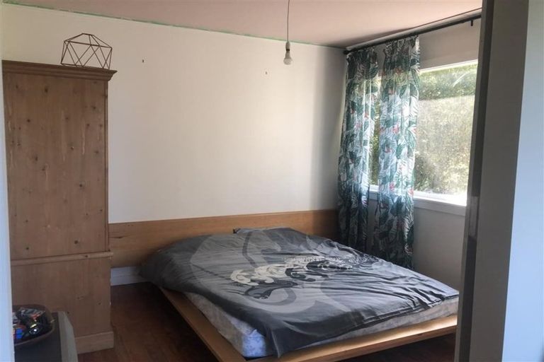 Photo of property in 5 Richmond Road, Mahina Bay, Lower Hutt, 5013