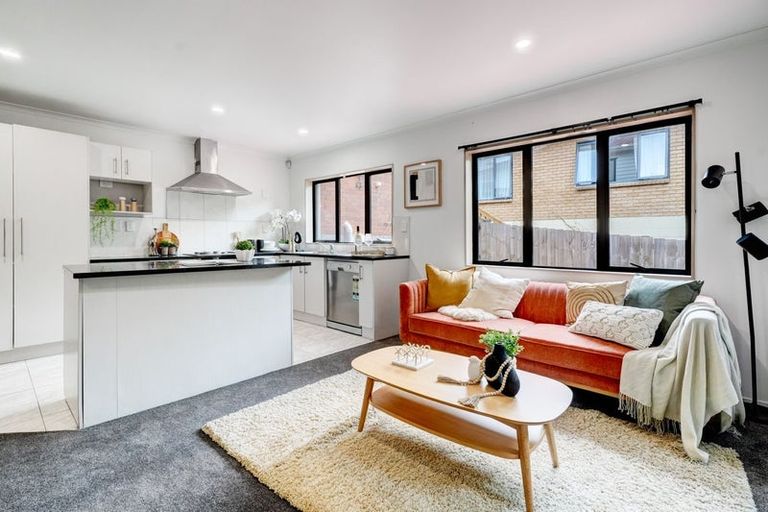 Photo of property in 17 Edgewood Way, Henderson, Auckland, 0612