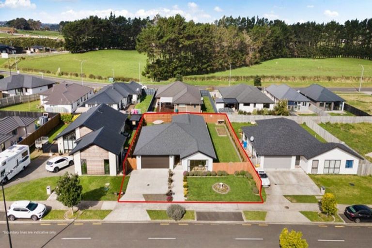 Photo of property in 24 Opouatu Avenue, Glenbrook, Waiuku, 2681