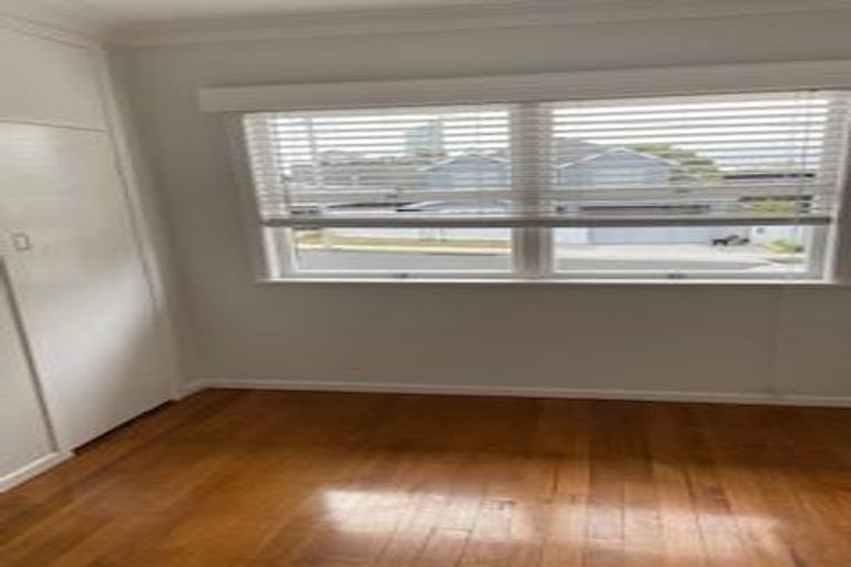 Photo of property in 3/19 Lake Pupuke Drive, Takapuna, Auckland, 0622