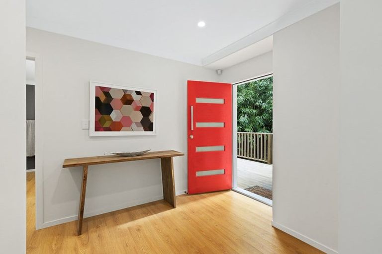 Photo of property in 18 Paturoa Road, Titirangi, Auckland, 0604