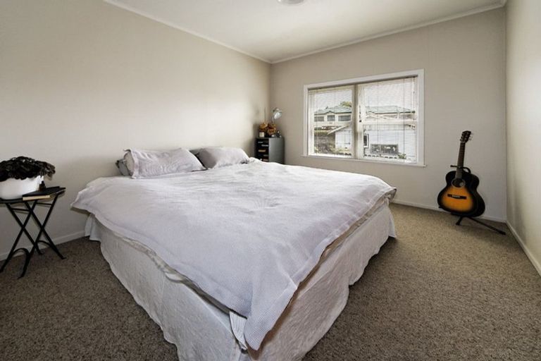 Photo of property in 121 Mcleod Road, Te Atatu South, Auckland, 0610