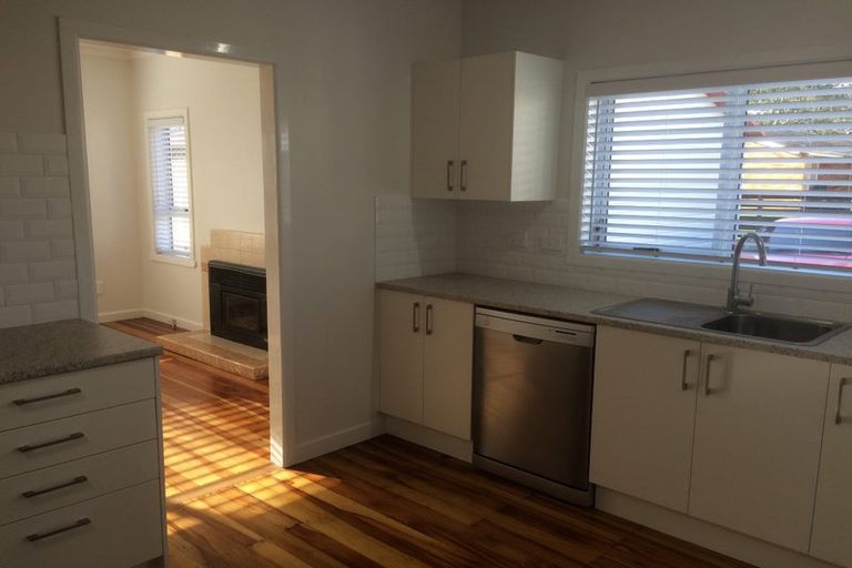 Photo of property in 1 Waterfront Road, Mangere Bridge, Auckland, 2022