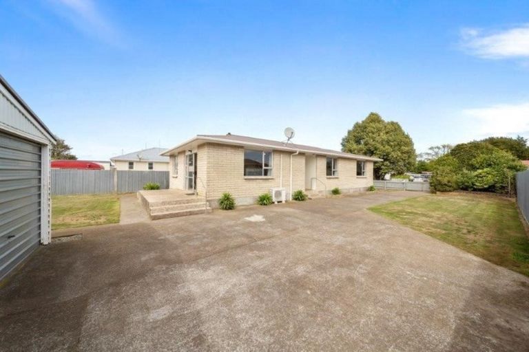 Photo of property in 28 Kamahi Avenue, Hawera, 4610