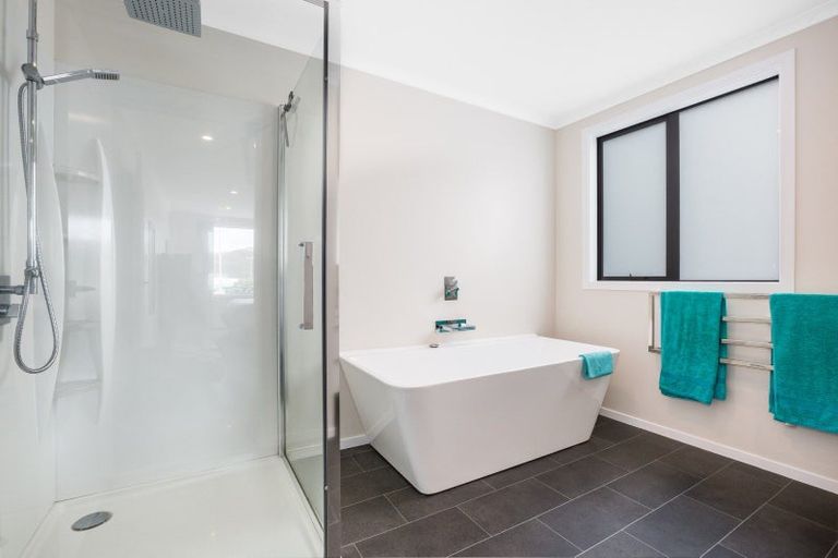 Photo of property in 86 Mana Esplanade, Paremata, Porirua, 5026