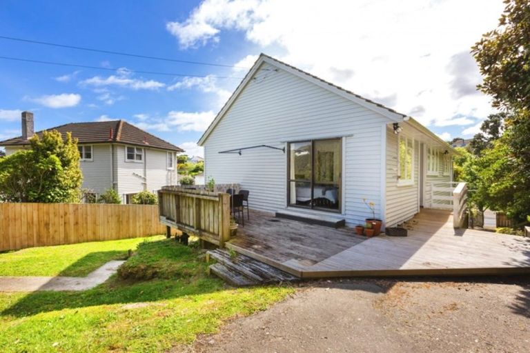 Photo of property in 76 Mungavin Avenue, Ranui, Porirua, 5024